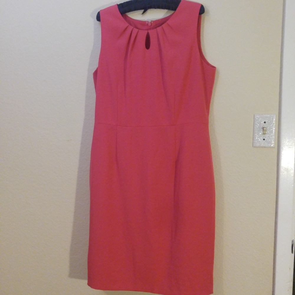 Pink sheath sleeveless dress with keyhole front
